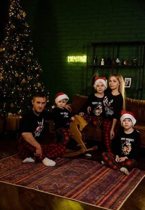 Семья,согретая любовью,всегда надежна и крепка